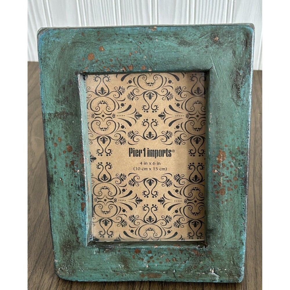 Pier 1 Distressed Green Resin Picture Frame 8” x 6.25” Center Glass 4 in x 6 in